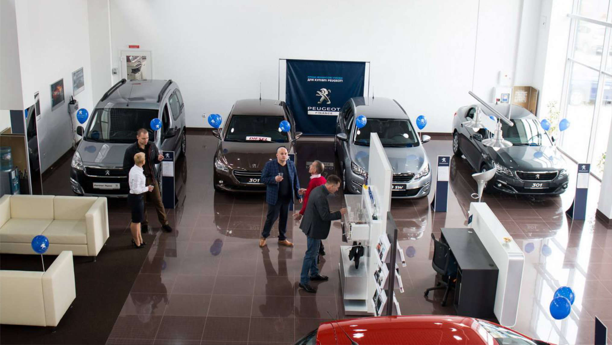 Виставкова зала автосалону Peugeot «МТВ» у Рівному